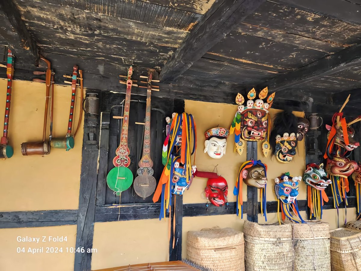 ScorpiRov's tweet photo. Bhutan is a treasure trove of rich cultural heritage.
R- Babzo is a traditional wood mask used during traditional tshechu festival, where dancers perform sacred mask dances.
M- Drangyen, oldest &amp; most famous musical instrument crafted from wood, leather &amp; yak bone.
L- Chiwang. https://t.co/GeZHyWDg2m