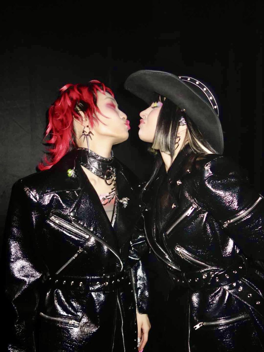 kpop moments that could kill a sapphic tweet media