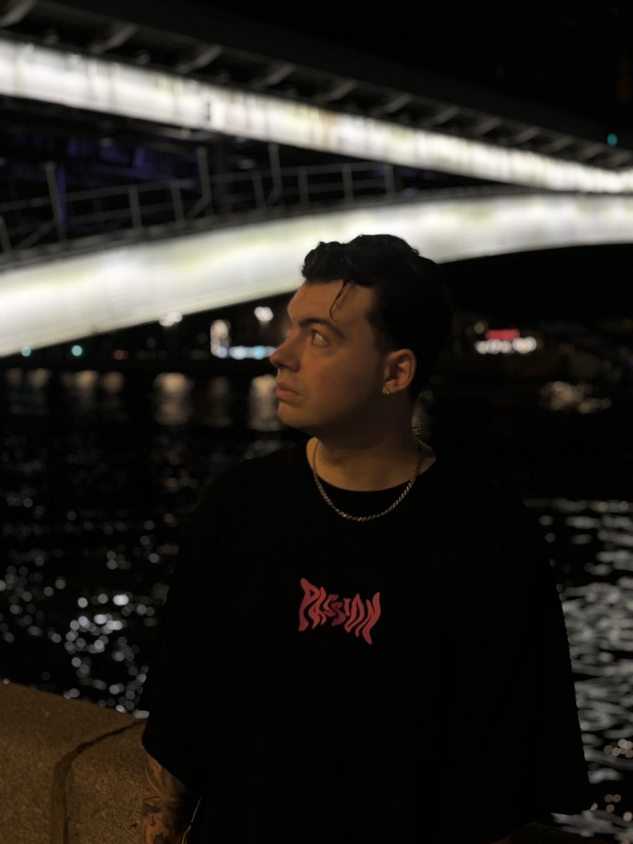 quant_music's tweet image. Для меня музон - чисто хобби. У меня уже давно нет цели стрельнуть с ним, просто нравится делать и если получается чет хорошее - я дропаю раз в год или два. Уж точно не надо воспринимать меня как рэпира или роцкера, для интернета я просто чел, который иногда дропает музло) всё)