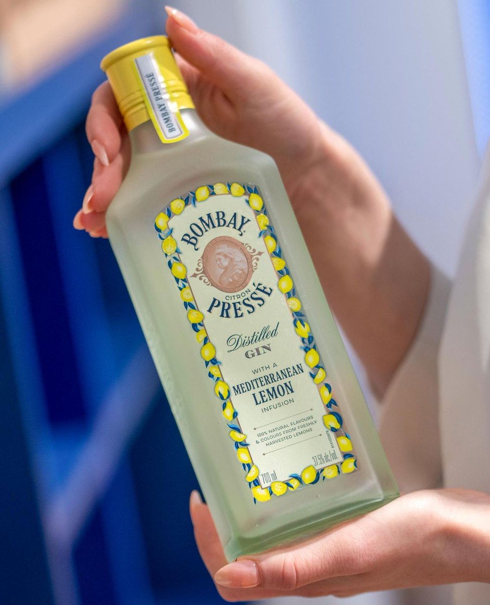 homeofbombay's tweet image. Did you know? Bombay Pressé gets its vibrant flavour from real Mediterranean lemons 🍋

The perfect refreshing summer gin! Order yours online today - bit.ly/4cdnURD

#Gin #BombayPresse #HomeOfBombay #LemonGin #Summer