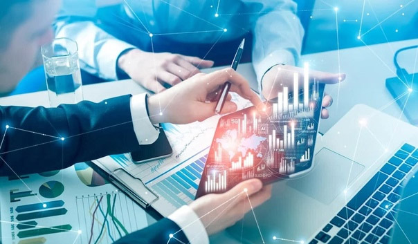 Los desarrollos tecnológicos tales como la creación de las redes de comunicación 5G, la seguridad cibernética y la inteligencia artificial, son sólo algunos de los avances tecnológicos en la educación más importantes.