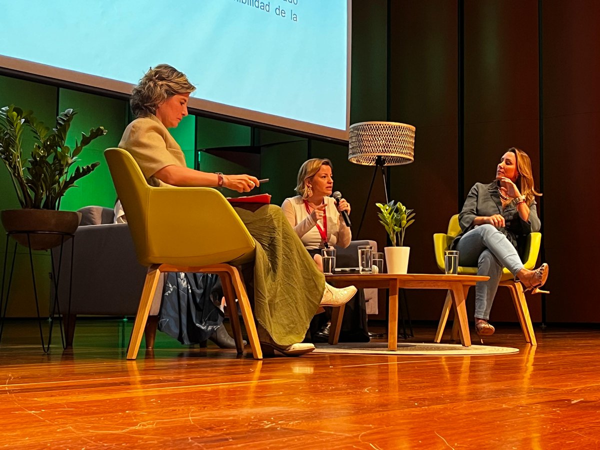 En desarrollo del Seminario Políticas y sistemas de cuidado, <a href="/NatiMorenoS/">Natalia Moreno Salamanca</a>, directora del #Cuidado del <a href="/Minigualdad_col/">Ministerio de Igualdad y Equidad de Colombia</a>, en el panel moderado por Mónica Sandoval, directora de <a href="/BienHumano/">Fundación Bien Humano</a>, resaltó la importancia de promover el diálogo con los movimientos de mujeres en Antioquia al