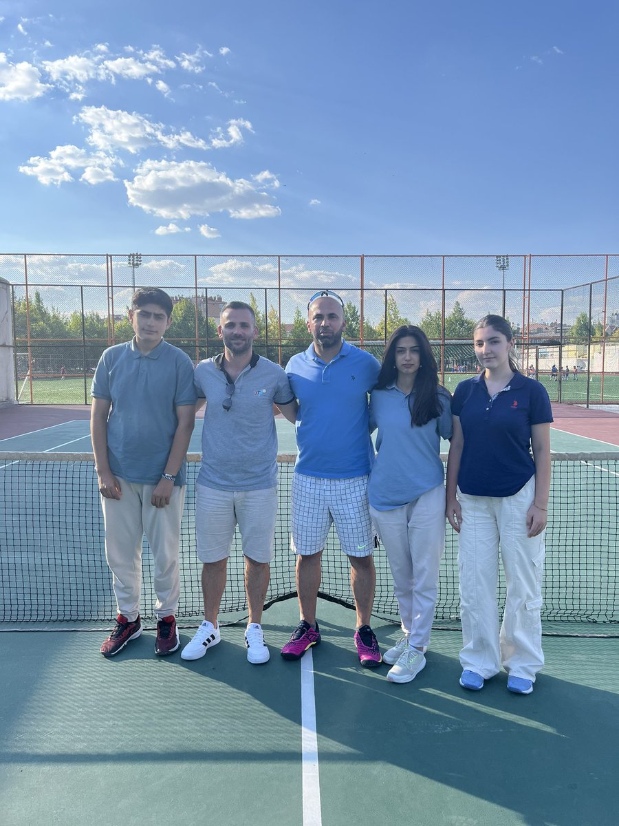 TTFKONYAA's tweet photo. Konya Tenis İl Temsilciliği faaliyet programında yer alan "15 Temmuz Şehitleri Anma Tenis Turnuvası" Selçuklu Dumlupınar Tenis Kortları’nda düzenlendi. 
15-19 Temmuz 2024 tarihleri arasında yoğun bir katılım sağlandı tüm sporcularımızı tebrik ediyorum🎾👏🏻👏🏻 https://t.co/qGhuzV3ZJa