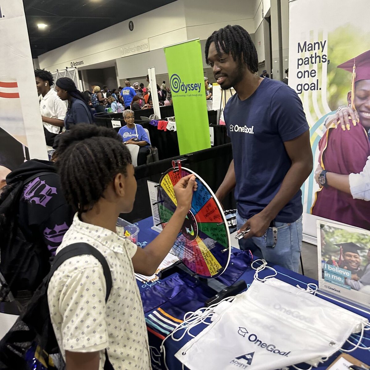 OneGoalGraduate's tweet photo. We were happy to join thousands of families at the annual Back To School Bash by #AtlantaPublicSchools (@apsupdate). We're excited to support 1400 students across 16 schools in the area this upcoming school year! ๐ #APSBash https://t.co/ofzhqxtE11