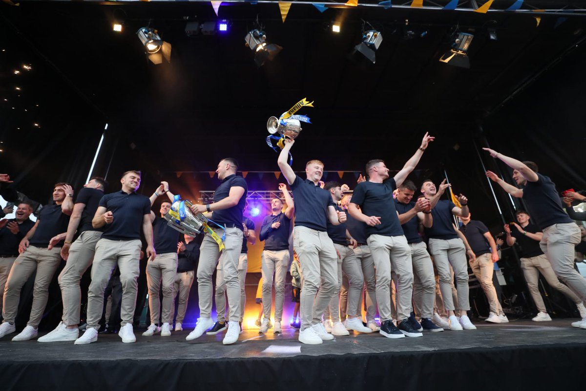 ClareCoCo's tweet photo. There was an incredible turnout and a wonderful atmosphere in Ennis at the homecoming event for the Clare hurlers this evening. Congratulations to the players and management team. An Clár abú! https://t.co/LFU28ibkXr
