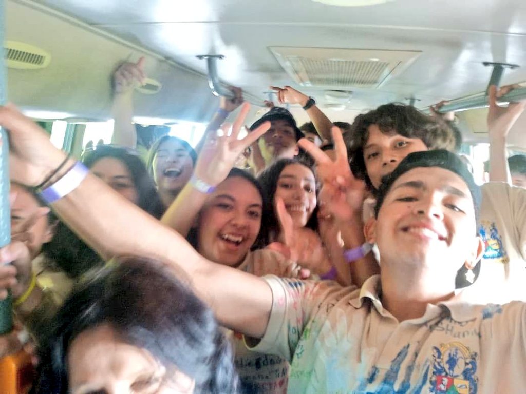 CatedralCDCE's tweet photo. Caracas vibró! Este pasado 20 de julio se celebró en el Poliedro de Caracas el "Mostacho Fest Bachiller 2024", con varios artistas que acompañaron a cada bachiller. La parroquia Catedral dijo Presente! Gracias Presidente! @NicolasMaduro @_LaAvanzadora @MPPEDUCACION @CDCECaracas https://t.co/FHh1Ha6wQS