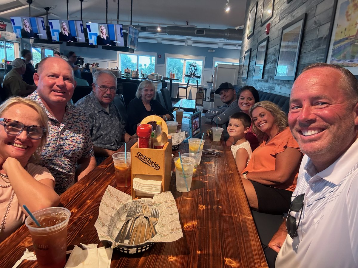 PleasProffitt's tweet photo. Crabby's beachside restaurant. https://t.co/6lesk48KrC