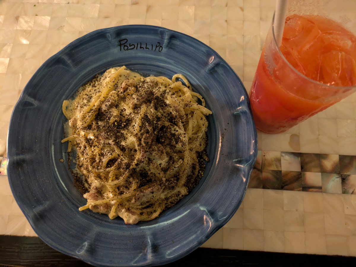 FUMAyabe's tweet photo. 月曜は8men定休日で那覇から近い瀬長島に行きました ここの食事は最高! 8menオーナーのアダム かずきさんがご馳走してくれました 生ハム モッツァレラ ルーコラ ブルスケッタ あぐー豚のステーキ最後に黒胡椒のカルボナーラ以上 #POSILLIPO で頂きました 贅沢な食事に感謝 #ゲイ #8men #ゲイバー #沖縄 https://t.co/ZFdhvr1727