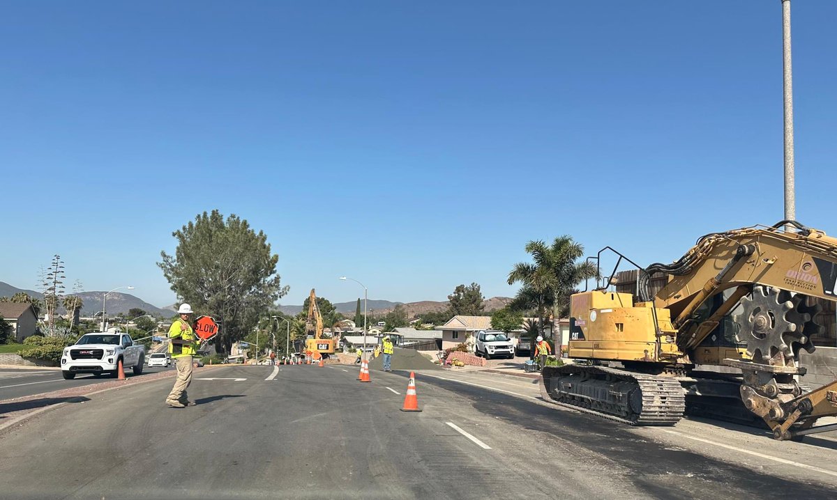 Purified water pipeline installation is progressing on Mast Blvd. Expect work in the right westbound lane on Mast Blvd heading toward Santee Lakes. This work has moved past Dragoye Drive. See flyer for details. #EastCountyAWP