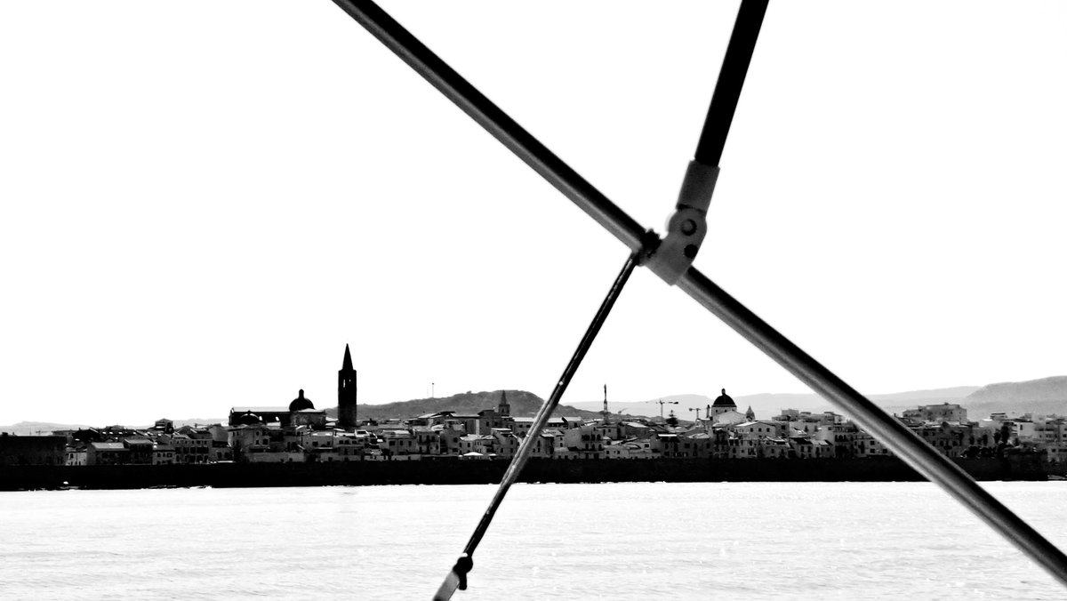 V_35_bw_'s tweet photo. "A thousand million miles from home
When something hit me
Somewhere right between the eyes
Sleepin’ on a plane, you know you can’t complain
You took your last chance once again
I landed, stranded
Hardly even knew your name"
(Gallagher 1994)
July 2024
#NowListening  #TalkTonight https://t.co/C9POGXA5cB
