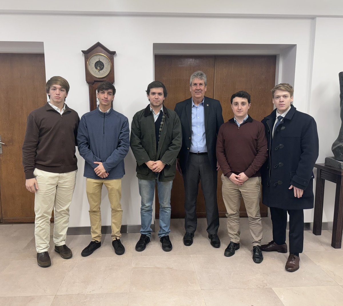 AgrupEnlaces's tweet photo. Hoy nos reunimos con Jose Martins, Presidente de @Bolsadecereales. 

Dialogamos acerca de todos los eslabones productivos que conforman al sector que ingresa mas divisas para nuestra nación. https://t.co/hkRG6BJQCO