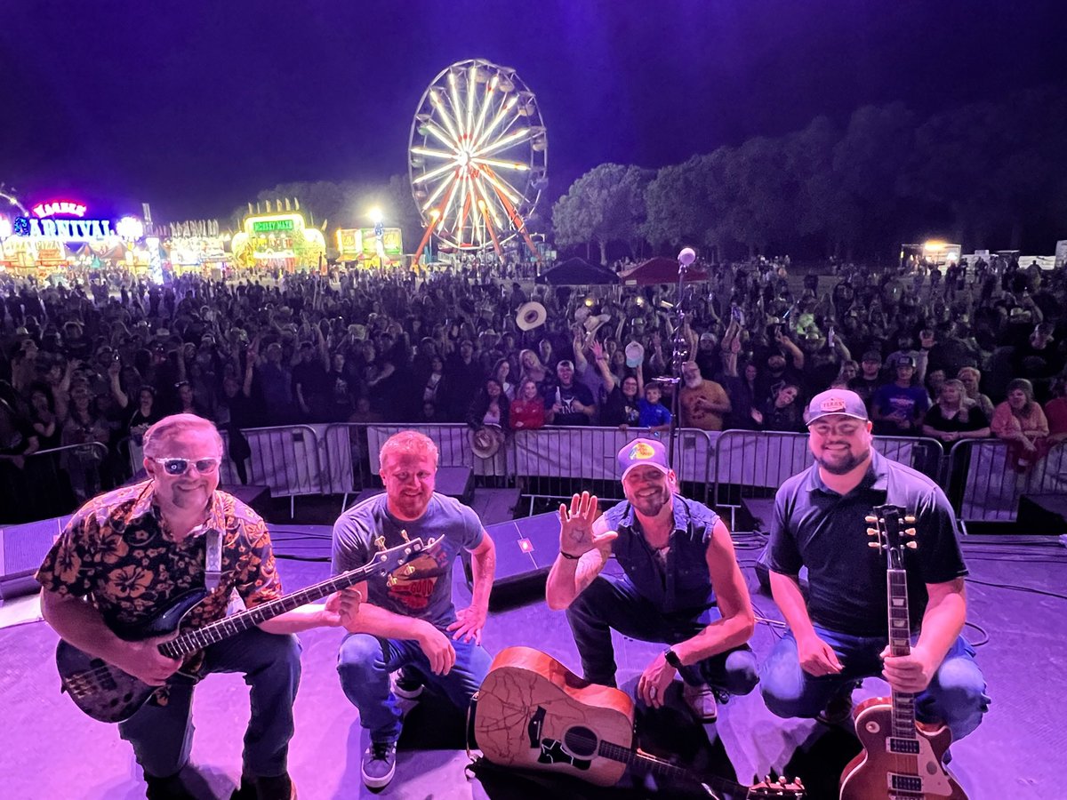 Random old pic of the day… our bros in <a href="/ZachRomo/">Zach Romo</a> Band a few years back.