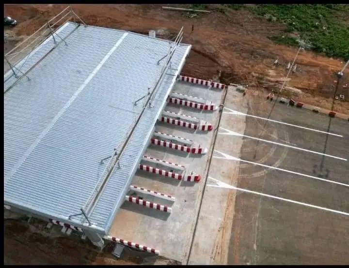 KassimDoumbia13's tweet photo. 🇨🇮Deux nouvelles gares de péages  sont en construction sur l'A1 &amp; l'A3.
Les équipes de #Colas travaillent à la  construction des péages d'#Abengourou et de #Katiola. 
Cette initiative s'inscrit dans le cadre du développement et de l'entretien du réseau routier du pays.
#CIV225 https://t.co/9DLCQ7PGmb