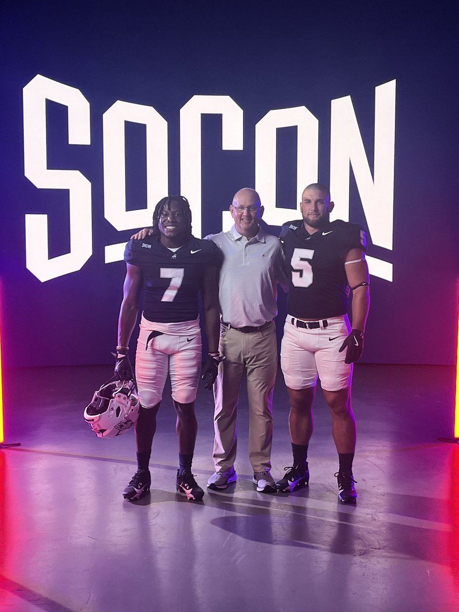 SamfordFootball's tweet image. Dogs in Greenville 📍

#HatchAttack | #AllForSAMford