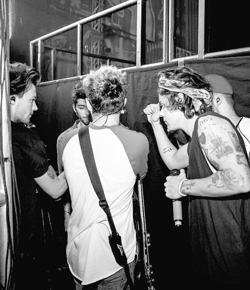 piacerew0o's tweet photo. happy 14th anniversary
i will always miss u
#14YearsOf1D #14YearsOfOneDirection https://t.co/Npx9orr5Wt