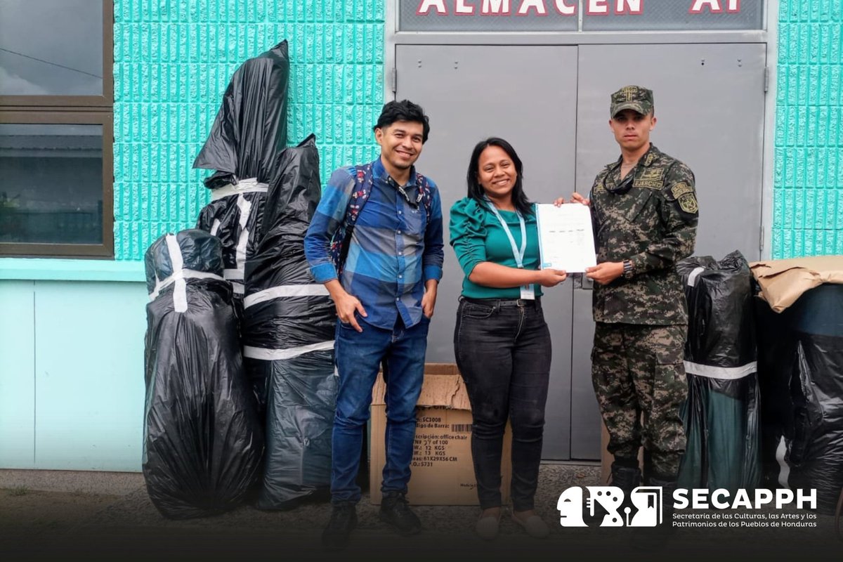 SECAPPH's tweet photo. #SECAPPHHOY 🚍 Desde mayo, hemos unido fuerzas con la Escuela Técnica del Ejército para el proyecto "Reparación y Readecuación del Bibliobús" de la Red de Bibliotecas Públicas de Honduras 📚 🚌
#SECAPPH #RBPH #Bibliobús https://t.co/qJAG0OnzFT