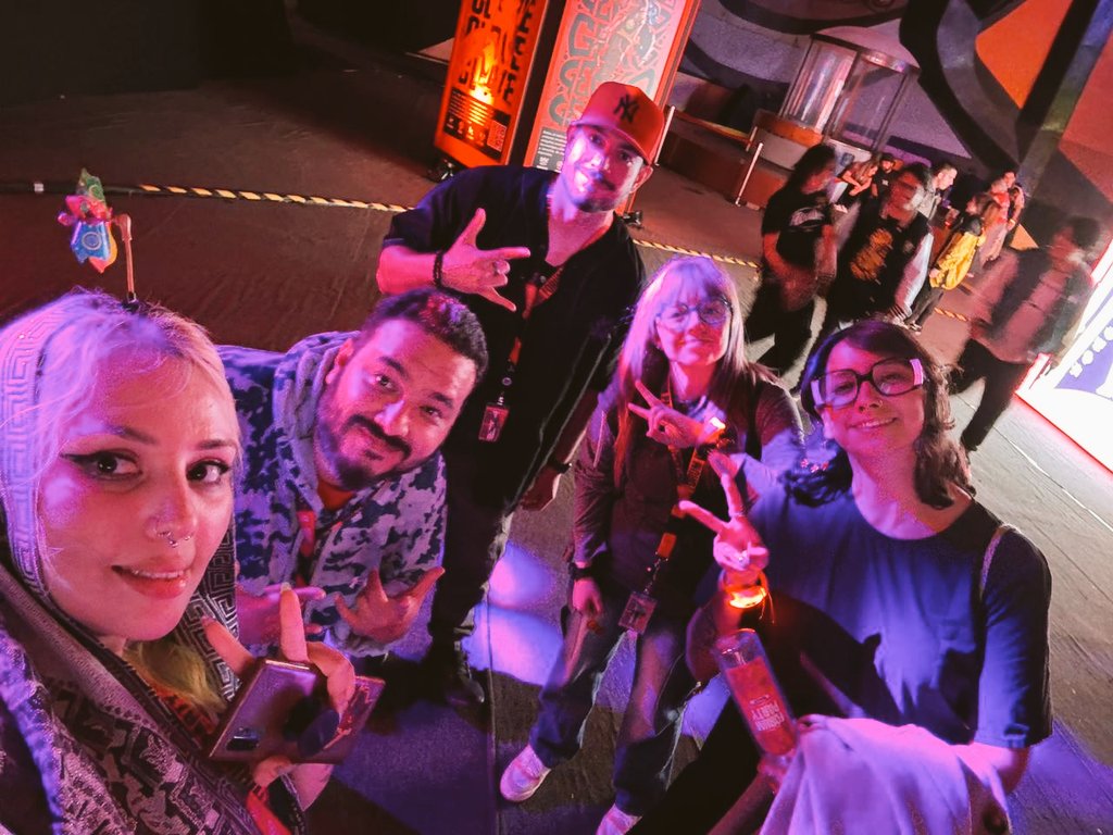 carlossuperbits's tweet photo. Ayer fué un día extraordinario junto a maravillosos profesionales. Feliz de trabajar en lo que amo y disfrutar al máximo de eventos de esta calidad #FORUMPARTY #VCTAmericas vamos por más !!!! - No puedo etiquetar a Camí Fias :( - https://t.co/e3dwAiclxZ