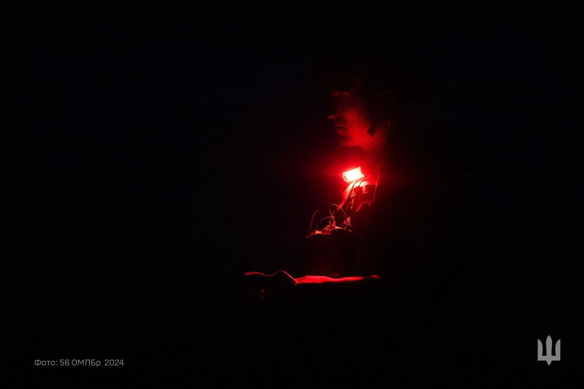EuromaidanPress's tweet photo. The General Staff of the Ukrainian military showed a night combat operation of the 56th Separate Motorized Infantry Mariupol Brigade 

Mariupol defenders have used their rocket launchers to fire at Russian invaders numerous times and made hundreds of deployments since 2022 https://t.co/DGgXAEkVDi