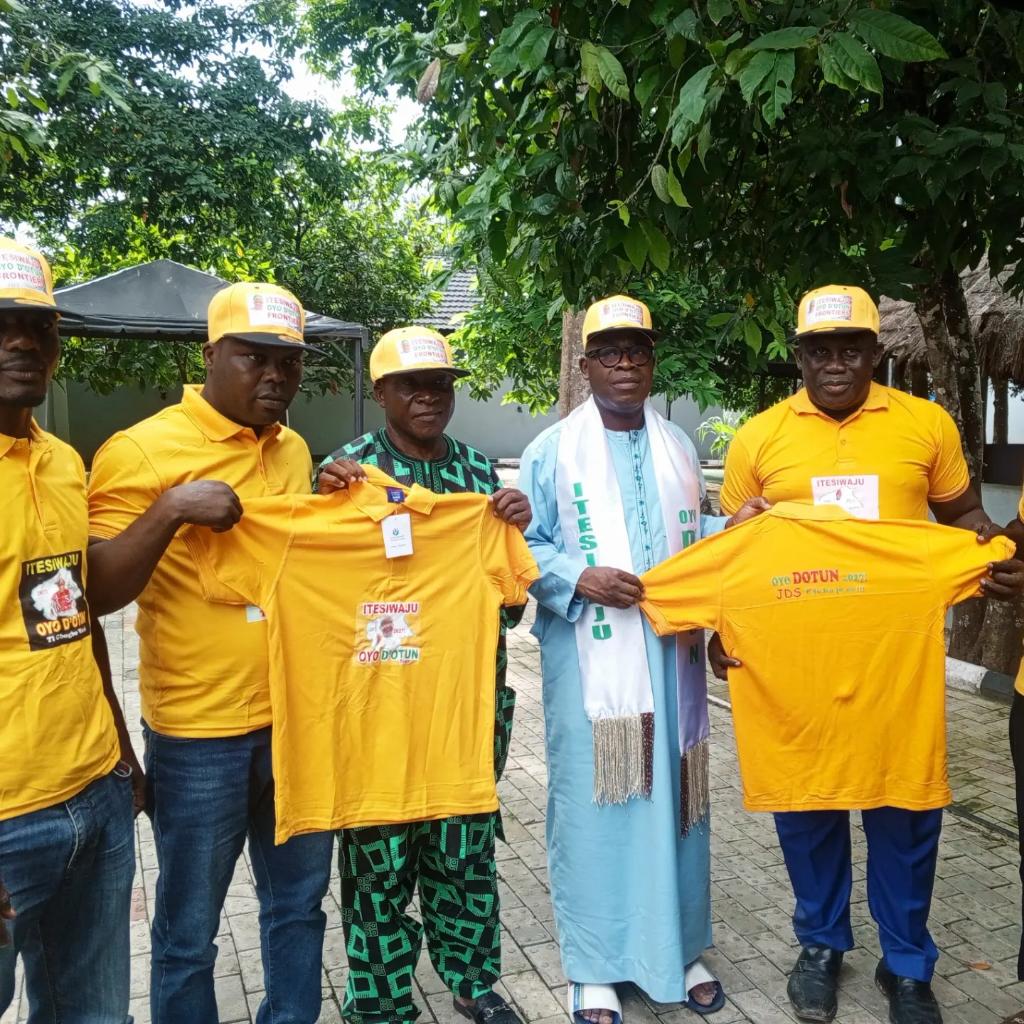 Okanlomo_Oodua's tweet photo. Our Leader, the Jagunmolu Olubadan of Ibadanland, Chief Jubril D. Sanusi, earlier today received a solidarity group named Itẹsiwaju Oyo D'ọtun Frontiers as they all pledged their unrelenting support for the JDS Support movement.

#JDS2027 #SupportJDS #OyoForJDS #IbadanPolitics https://t.co/c02MDW3Ve9