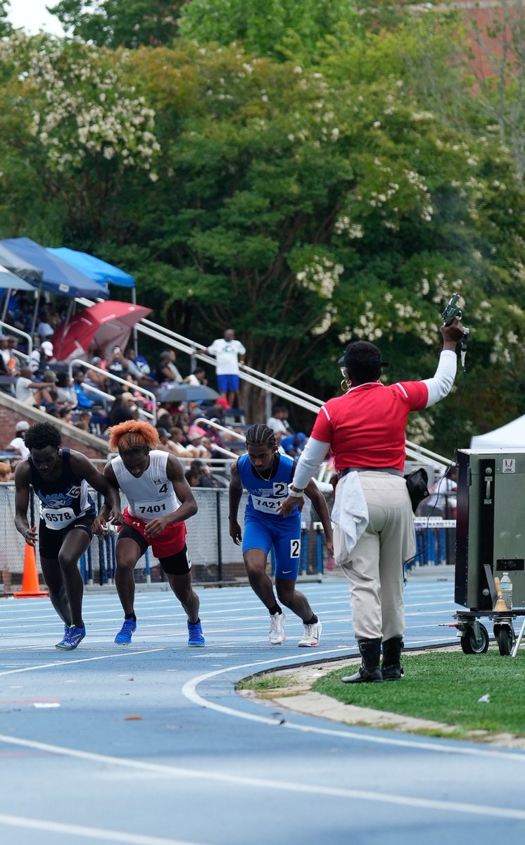 senorr_'s tweet photo. End of Summer Progression 
400m - 53.00 to 51.7
800m - 2:05.16 to 2:02.3 https://t.co/Z1e7Ms89Dj