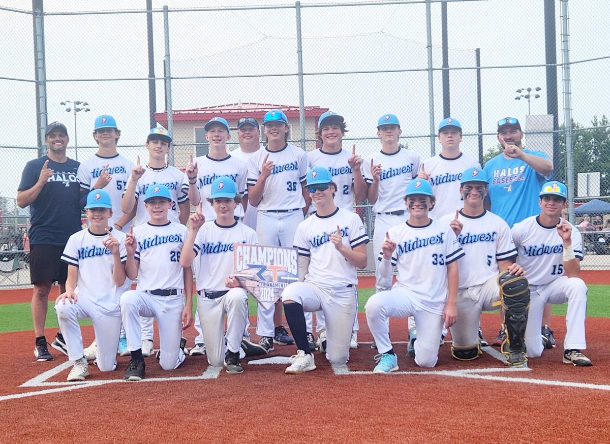 Great weekend of <a href="/MidwestHalos/">Midwest Halos</a> baseball &amp; slick team D at Bigfoot, going 4-0 with a 4-2 win over Hitters White in the ship!

Shoutout to <a href="/NickSievert_/">Nick Sievert</a> for a complete game, <a href="/BrodyJens2/">Brody Jens</a> huge RBI double &amp; clutch catches, &amp; <a href="/JamesCiri3/">James Cirincione</a> double to set up my go-ahead single in the 6th!