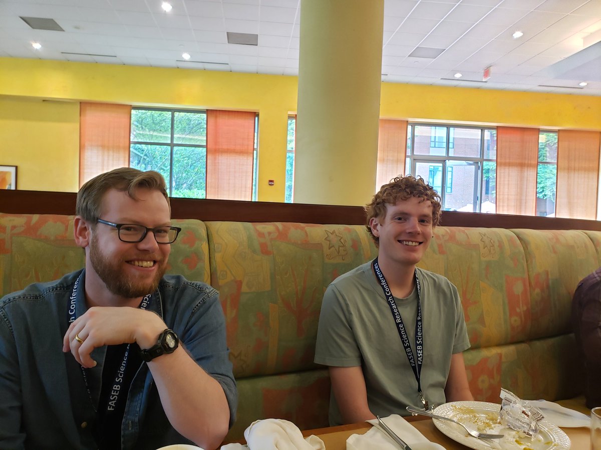 aharris3d1's tweet photo. Great talks at Virus structure and assembly,  FASEB, #VSASRC. Nice talking to bright students from the Teschke lab. @Rdwhitehead https://t.co/oJCEhwGwtR