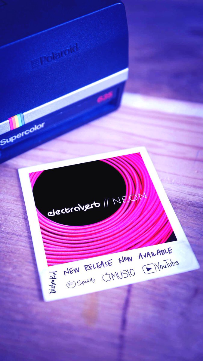 jannatie37's tweet photo. If you fancy listening to some new music, give our new album a listen! If you like it, we are Electraverb… if not, we’re called Lighthouse Family

Click here to stream 👇🏻

https://t.co/fuBdG42SI5

#80smusic #popmusic #electraverb #neon #newalbum #NewMusic2024 https://t.co/jbivIWaeob