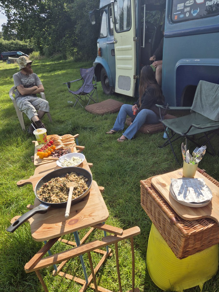 Em_Harv_Law's tweet photo. Soul replenished after a bit of bus action this weekend 💚 who knew a clothes 🐎 could double up as a table! https://t.co/0PlHlPdbbu