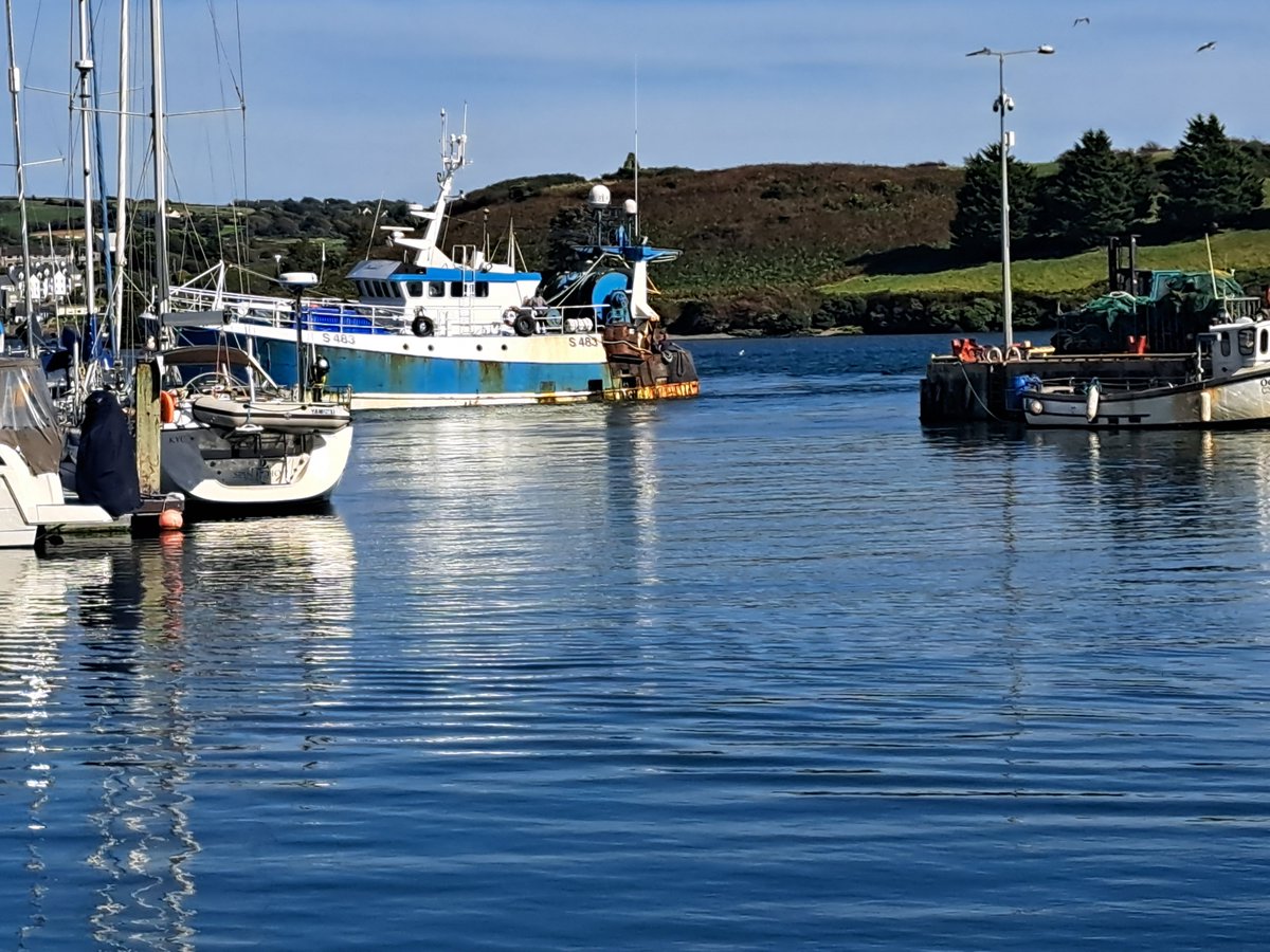 How did this happen? Ireland has the largest fishing waters of all Member States in the European Union, but it has not got a single full member amongst the 27 appointed to the new European Parliament's Committee on Fisheries. Seems astonishing and hard to believe.