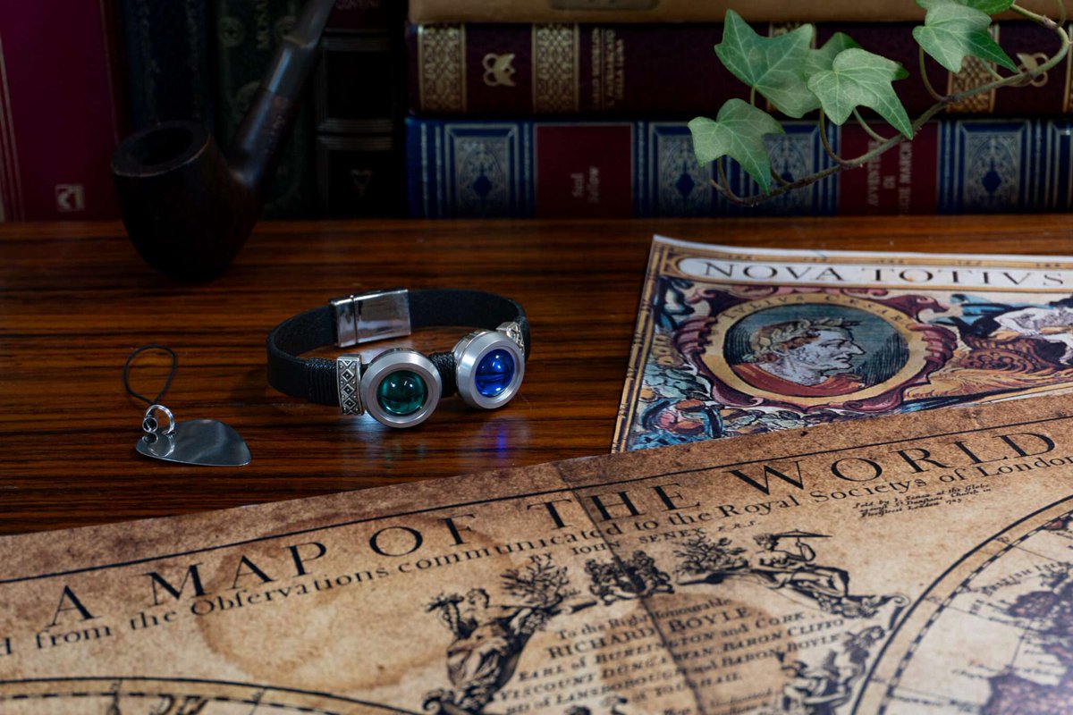 StickyShell's tweet image. Materia Bracelet ➁
Materia Slots: ⦿⦿

A simple leather bracelet that allows to equip two Materia Slots.
🛒: etsy.me/4bUkqT7
 #ff7 #ff7r #ff7rebirth #ff7remake #materiabracelet #fanmerch #finalfantasy7