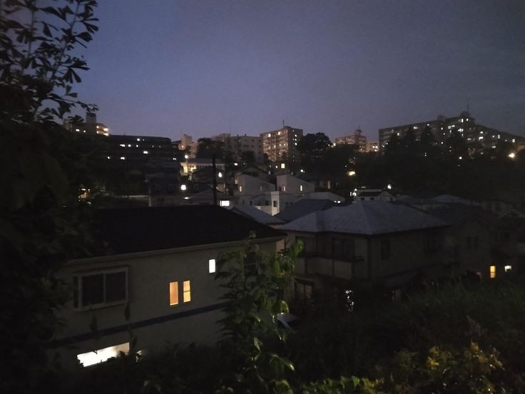 akiwiq's tweet photo. одиночество это не когда ты один
это когда все вокруг чужие 
иногда люди окружают тебя но никто из них не понимают твоих чувств не делит с тобой переживаний 
одиночество это ощущение непонятности и невидимости даже в толпе https://t.co/E1BvlaTN6u