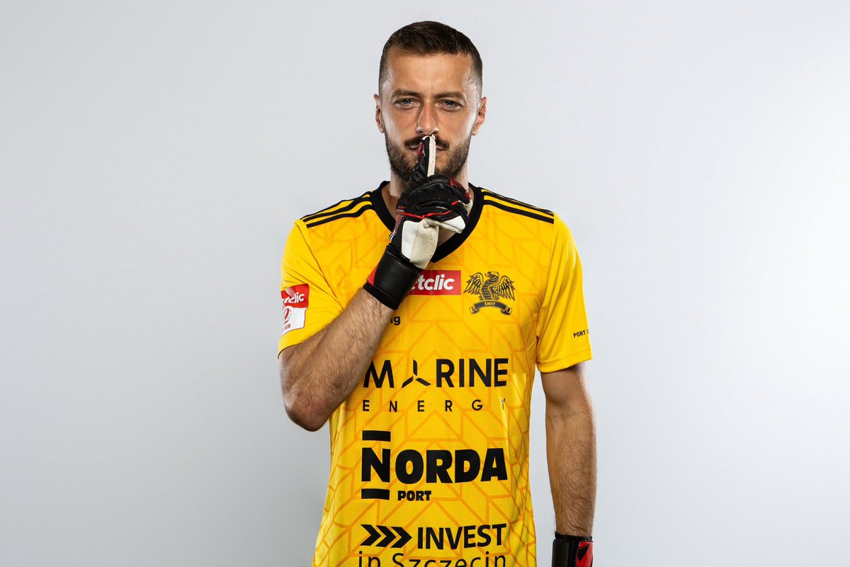 MatPrzemek's tweet photo. @laczynas2liga czas start ! W podwójnej roli grającego trenera GK 🧤⚽️ foto:@cichomski_k https://t.co/Ry9vG1Npn9