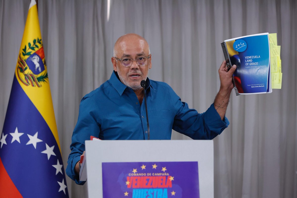 luchaalmada's tweet photo. #Ahora Jefe del Comando de Campaña Venezuela Nuestra, @jorgerpsuv: Todas la misiones sociales serán eliminadas en el plan de gobierno de María Corina Machado, denominado "Venezuela Land of Grace".

#22Jul
#GenteDePaz https://t.co/iXf81J9u2n