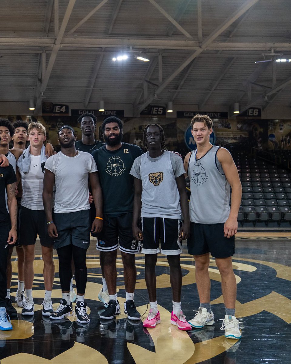 OaklandMBB's tweet image. Oakland Royalty 👑 in the building.

Thank you @2kayzero for stopping by.