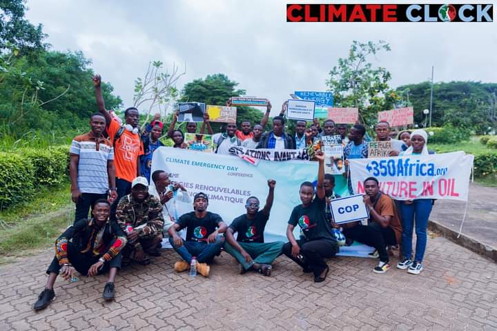 assah_grace's tweet photo. Climate Emergency Day

Chaque temps dans l'inaction coûte la vie à un être vivant dans le monde.

C'est le moment d'agir, agir pour notre survie.

Act in time ✊

Before it's too late !

#ActInTime #ClimateClock #ClimateEmergencyDay #4Years @BeninClimClock @theclimateclock https://t.co/kxMnoOyBFM