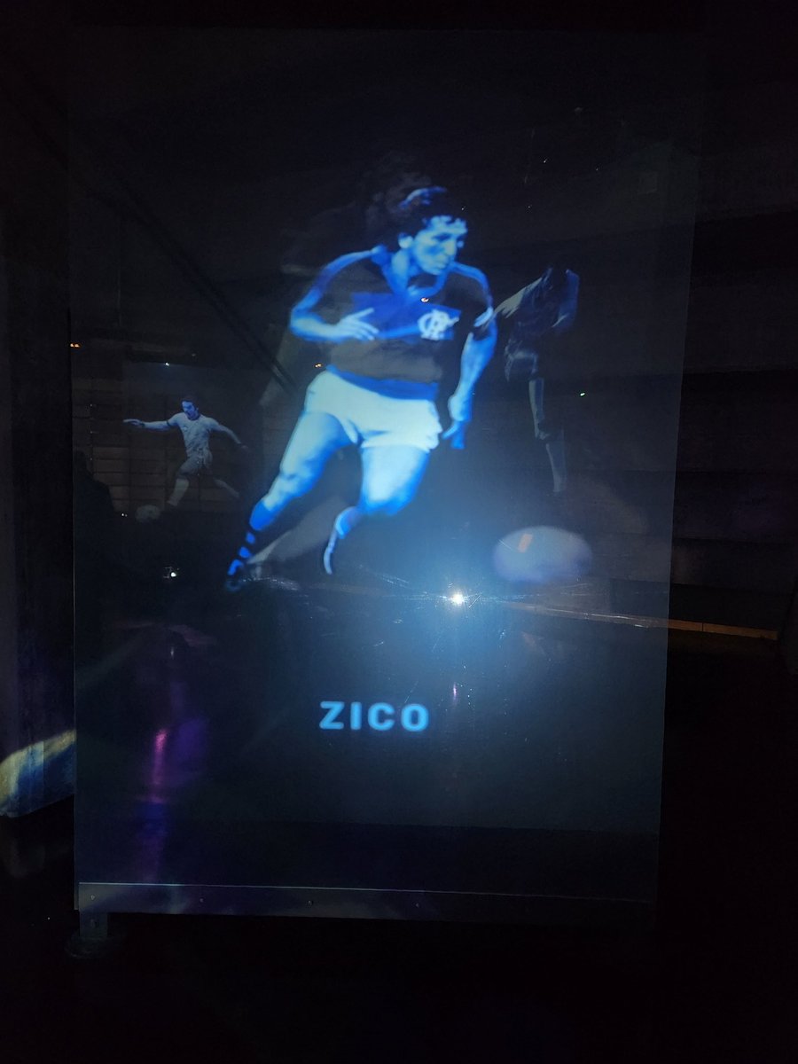 dalbuenno's tweet photo. Museu do Futebol no Estádio do Pacaembu. ESPETACULAR!!! Um dos destaques nos painéis em "4K" logo no início do tour é "Deus" claro, ops, Zico! #MMDQF @maurocezar @agsportlight e demais 'fieis' rubro-negros e amigos! 'Amém'. ❤️👊⚽️ #MuseuDoFutebol https://t.co/FbmWFCXuxP