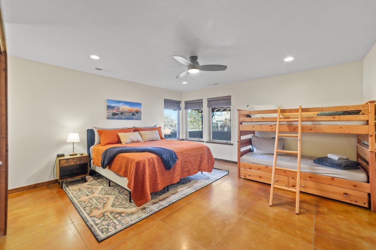 utah_moab's tweet photo. 🌵 Experience luxury and comfort at Red Rock Oasis! Perfect for up to 6 guests. Book now: https://t.co/TXLSZx4RXk #LuxuryStay #RedRockOasis #DiscoverMoab https://t.co/Fo9QkVUO6F