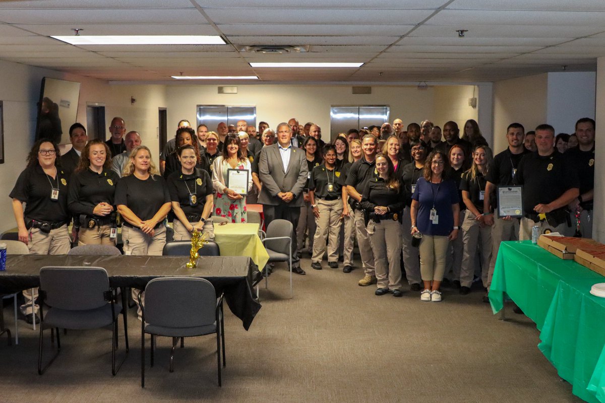 CountyExecBello's tweet photo. It's Probation, Pretrial and Parole Supervision Week! Our officers foster safer communities and support rehabilitation, including our nationally recognized JEDS program, which is lowering youth recidivism rates. Join me in thanking them for their service! https://t.co/X39h4OTpDr