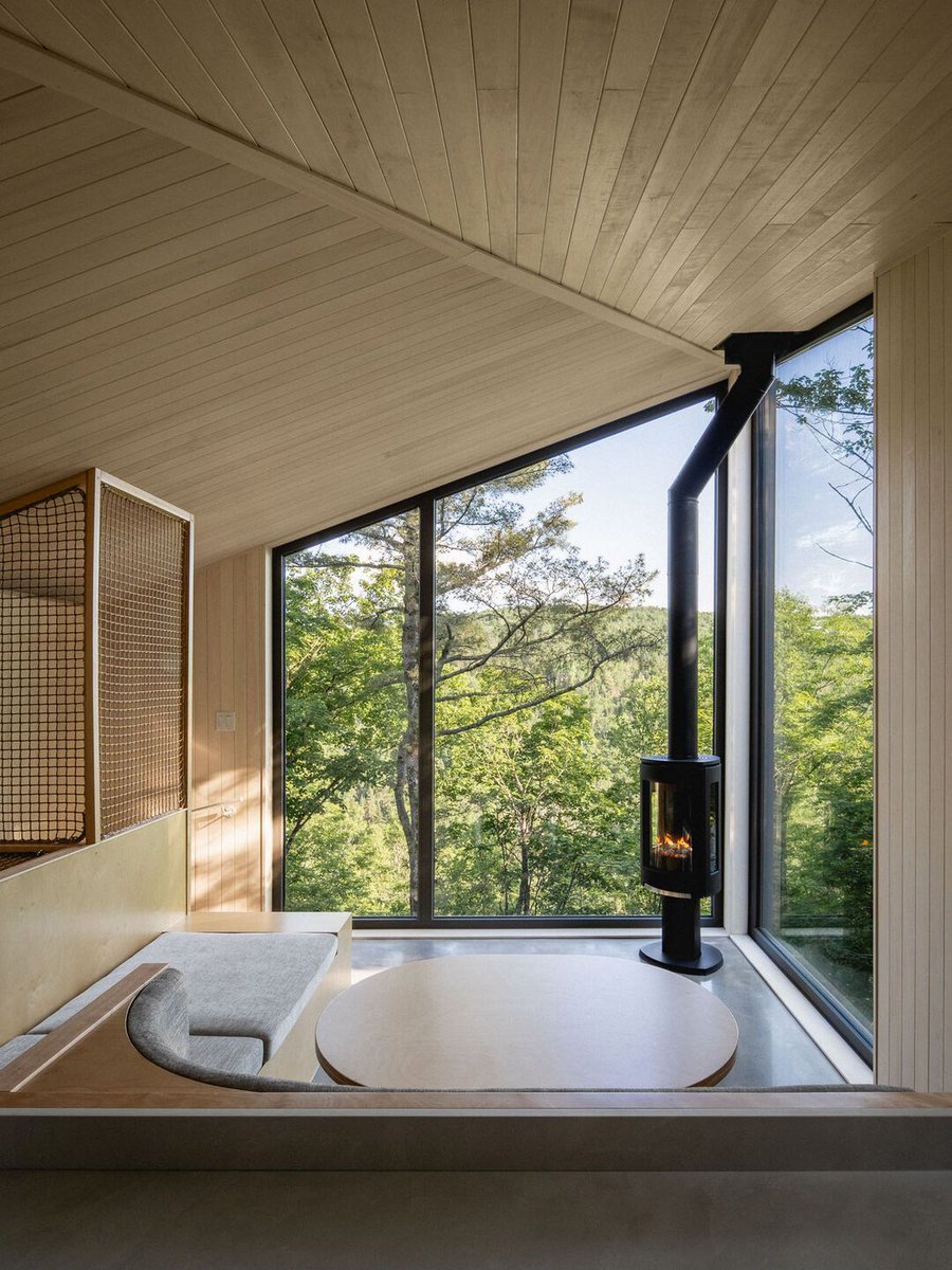 Archello's tweet photo. La Cime by @_naturehumaine is a pine wood-clad micro-chalet in Sainte-Béatrix, Lanaudière, designed for sensory immersion in nature. 
https://t.co/2cCxE2pqXq

#EcoArchitecture #SustainableDesign #MicroChalet https://t.co/w4nsgOzYrS