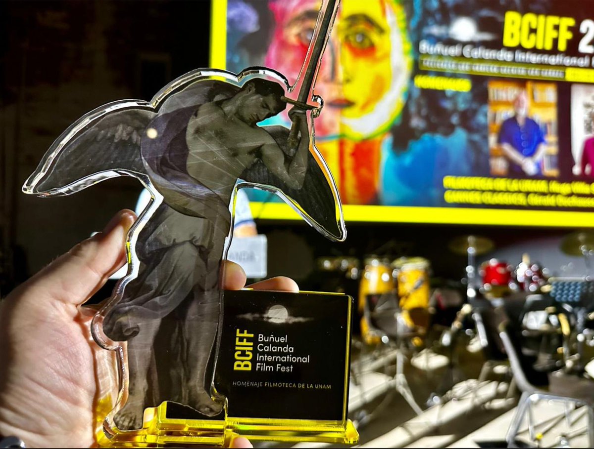 FilmotecaUNAM's tweet photo. La #FilmotecaUNAM recibió un homenaje por parte del Festival Internacional de Cine Buñuel Calanda #BCIFF, en el marco de su XIX edición. Recibimos con gusto este reconocimiento, en especial por nuestra relación histórica con el archivo Buñuel y con la ciudad de Calanda. https://t.co/9swfxsag41
