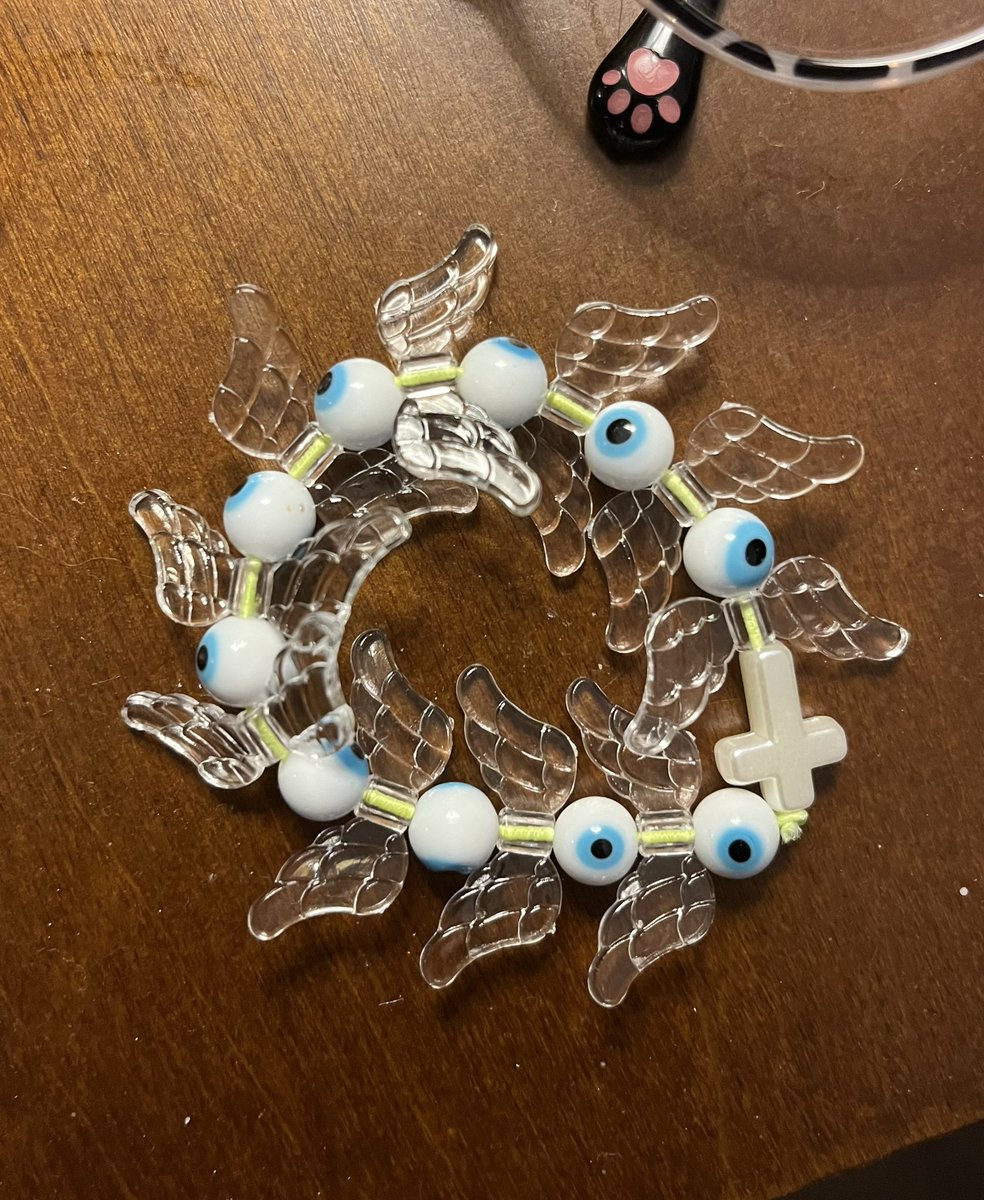 meatflavors's tweet image. 🪽biblically accurate Kandi raffle!!🪽

1st place - glass bead bracelet 
2nd place - plastic bead bracelet 

TO JOIN:
🔄 RT + ☑️ follow
🗨️ reply with ur fave song lately for an extra entry :3 
✨ENDS: 8/8!✨