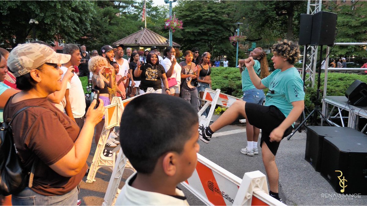 RenYouthCenter's tweet image. Check out these photos from MWAM's performance last week in Parkchester! Visit musicwam.org to catch them at their next show!

#mwam #musicwithamessage #band #liveperformance #bronx #thebronx #renaissanceyouthcenter