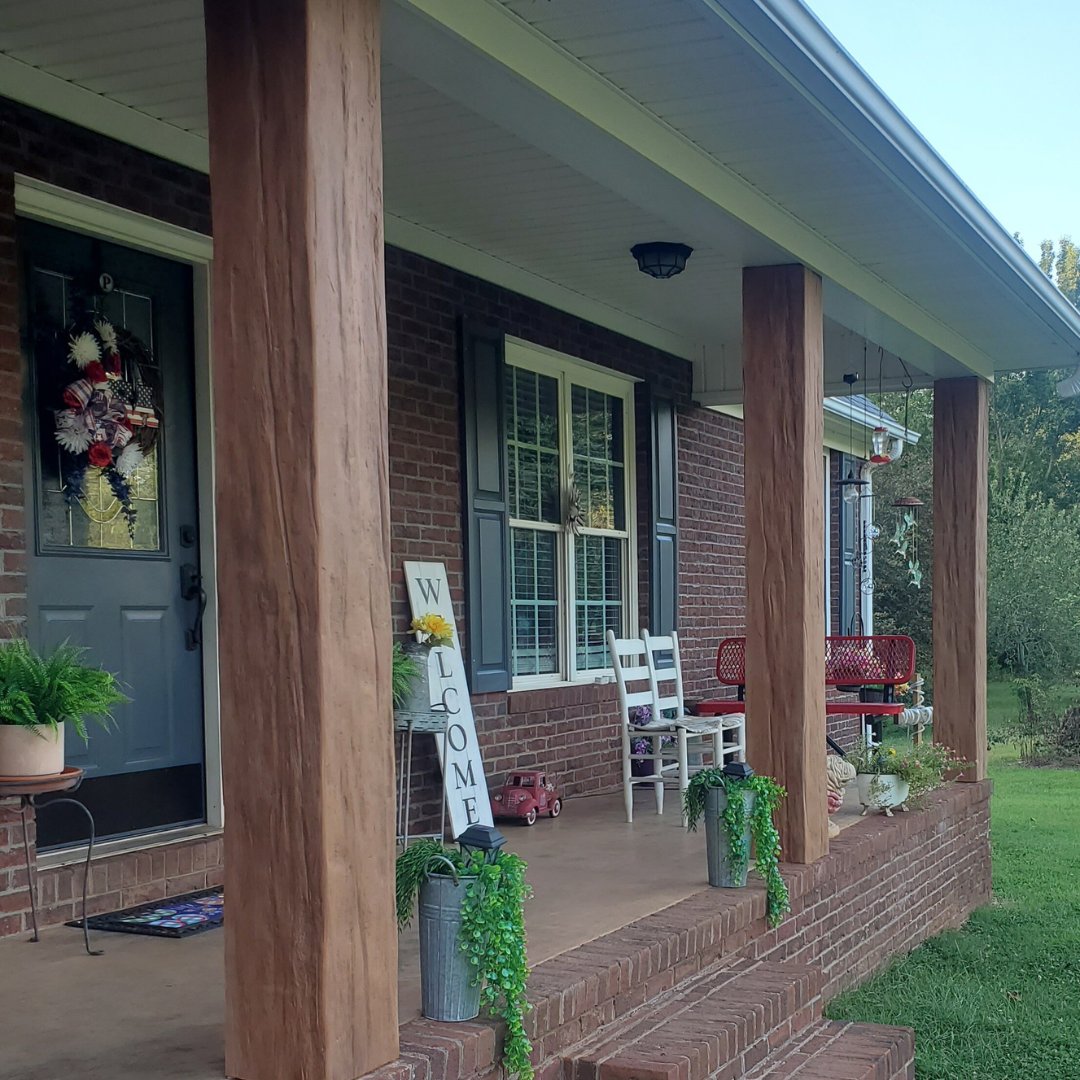 barron_designs's tweet image. Check out this amazing customer submission! 🙌 Brenna from Canon GA who sent us this project said, &quot;The Faux Wood Columns were a good idea to cover existing aluminum white columns. Out with the old in with the new!&quot; 

#CustomerProject #BarronDesigns #DIYHome