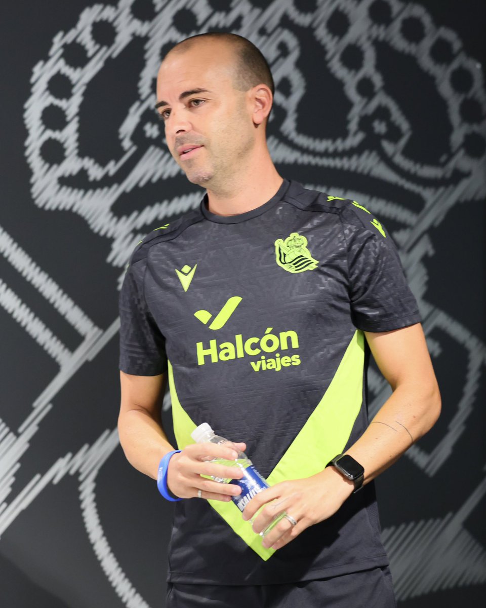 jlsanchezvera's tweet image. Temporada 24/25 🔵⚪️

Ahora sí, comenzamos una temporada más ilusionad@s con un nuevo proyecto. Una nueva oportunidad para crecer, aprender, soñar, imaginar y disfrutar de lo que tanto nos gusta ⚽️.

 Cuidemos lo que podemos hacer hoy.

#beplayer #newbalance #futfem #sanchezvera