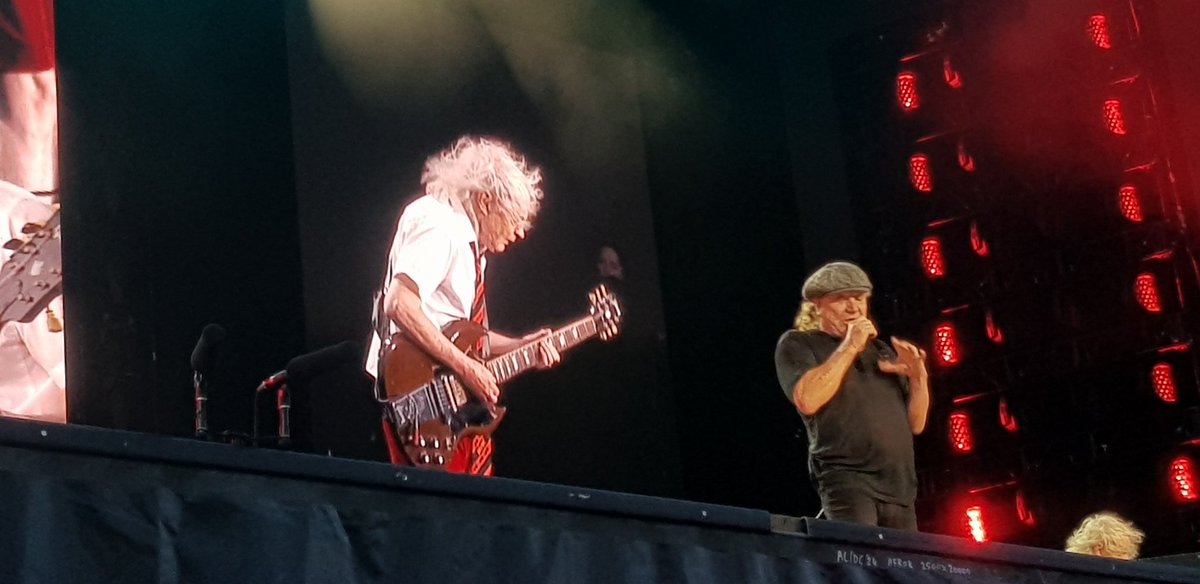 stohr_adrian's tweet photo. Muss noch meinem Accountnamen gerecht werden 
Stuttgart und vor allem Hockenheim waren der Wahnsinn ❤❤❤❤
Beste Konzerte,  beste Band ever ❤❤❤❤🔥🔥🔥🔥🔥 #acdc https://t.co/YHNuDaIGbb