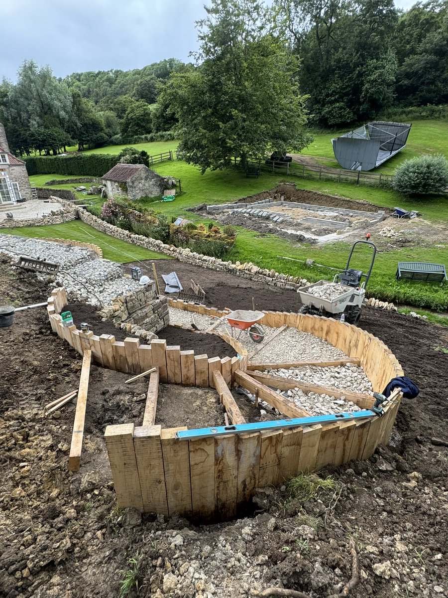 info_addis's tweet photo. A few shots of our latest project in North Yorkshire 👍 #gardendesign #landscaping #oaksleepers #garden #GardeningX #gardens #YORKSHIRE  #diggers https://t.co/RwtVKnBIUs