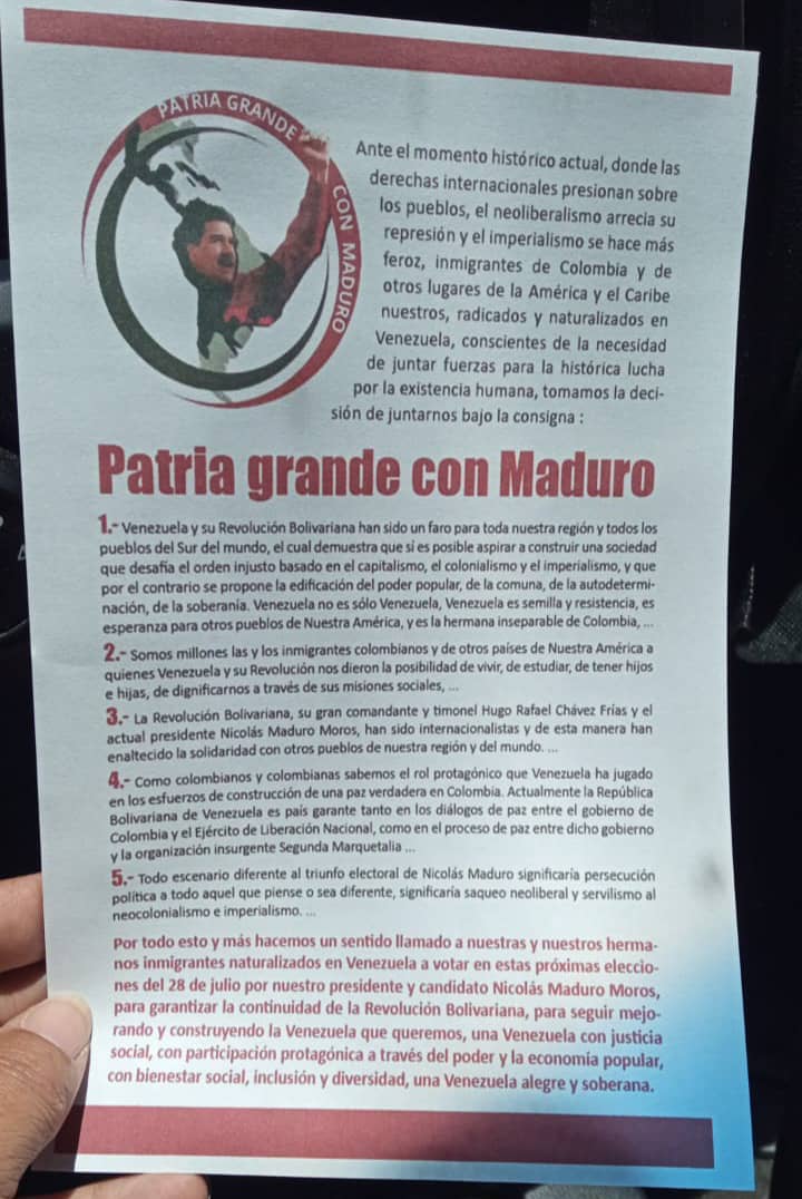 PatriaG_Maduro's tweet photo. Volantes d Manifiesto d Campaña Patria grande con Maduro recorren #Venezuela. Para la paz, para NuestraAmérica, su soberanía y unidad, para inmigrantes en #Venezuela y para todo su pueblo es necesario el triunfo electoral d @NicolasMaduro. Volantes en Mérida y Caracas
#GenteDePaz https://t.co/FhgqOZC2OY