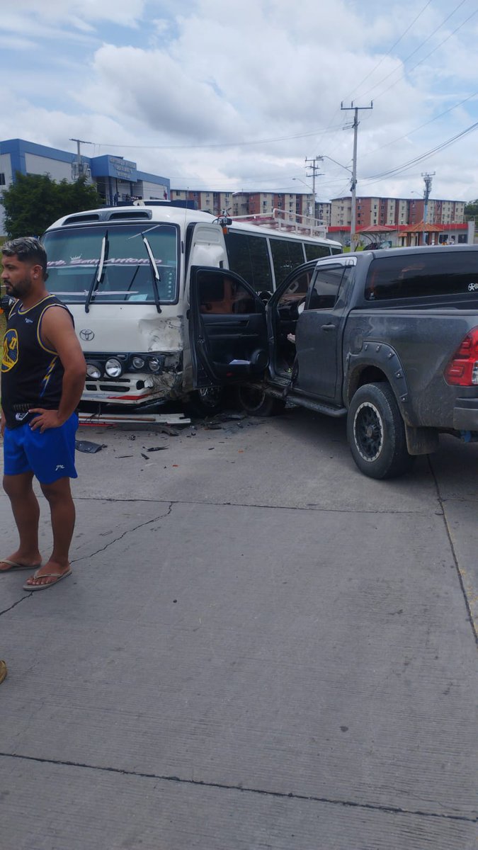 #santiago se registra accidente en la urbanización san antonio