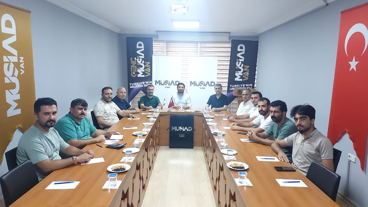 Bugün Müsiad Van Şubesi ve Gökkuşağı Derneğini ziyaret edip, Partimizin Meclis'e verdiği çifte vatandaşlık Kanun Teklifi için destek talebinde bulunduk. 
Misafirperverliklerinden dolayı kendilerine teşekkür ederim.