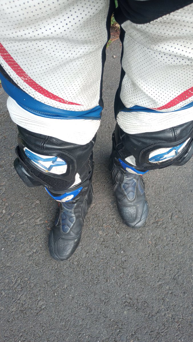 gummimn1's tweet photo. COMPRESSION COMPELS COMPLIANCE
Mt. Rainier RIDE, A-Stars Triumph leathers over Xcel Infinity 3.2 droneskin. #Triumphdrone
#gay, #bikerdrone, #rubberdrone,  #gaydrone, #droneprogramming https://t.co/Yd2BYqOZFi